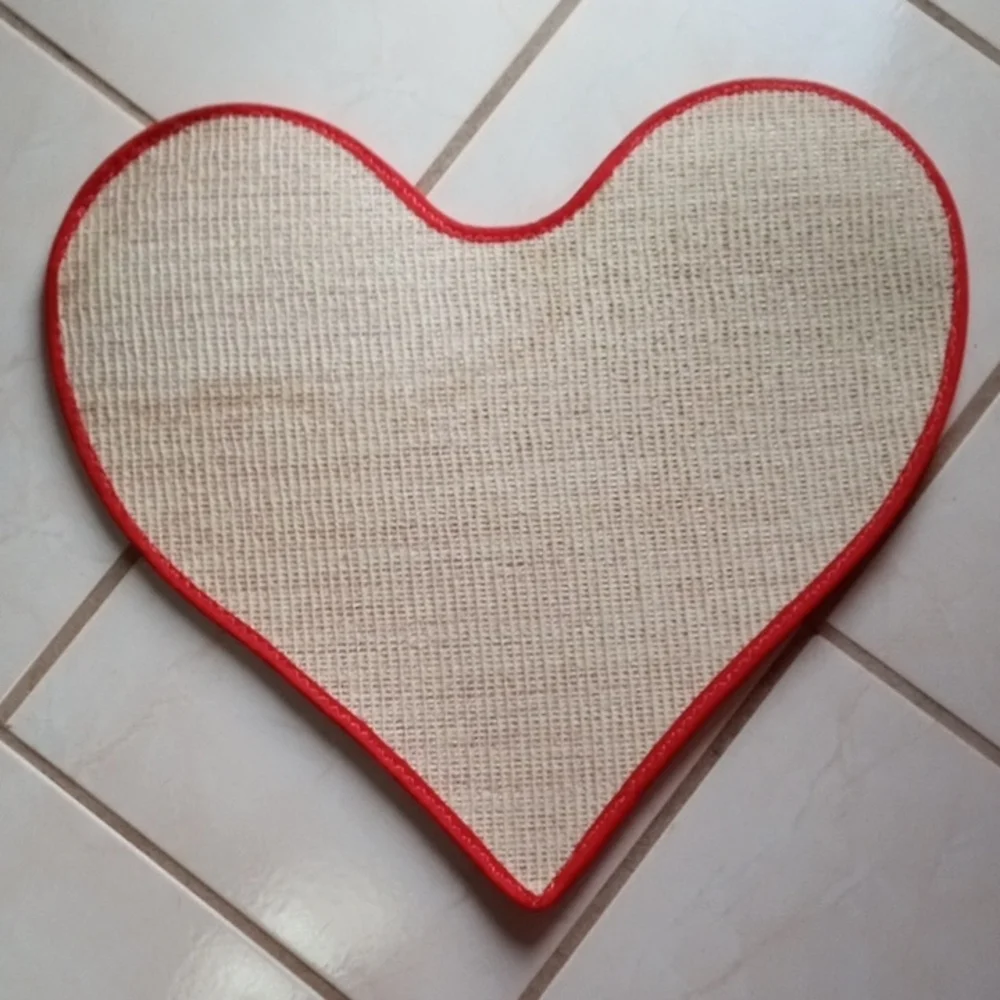 NWOT Red Heart-Shaped Rug 20 inches BY 15 inches (not oversized)